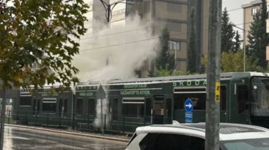 Gaziantep’te yolcu dolu tramvaya yıldırım düştü!