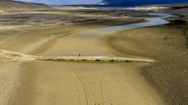 Barajda su çekildi, 600 yıllık köprü yeniden ortaya çıktı