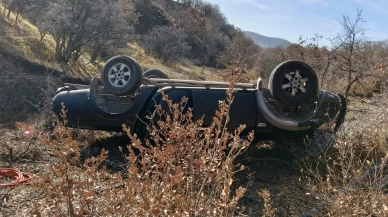Kayıp olarak aranan öğretmen, devrilen kamyonette ölü bulundu