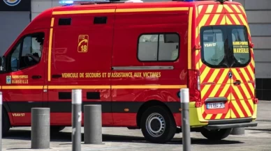 Sürücü kalabalığın arasına daldı