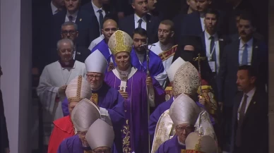 Papa 14. Leo İstanbul’da 4 bin kişilik ayini yönetti