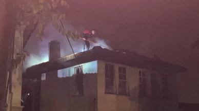 Ev alev alev yandı, kullanılamaz hale geldi