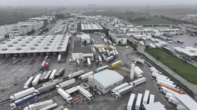 Kapıkule'de saatte geçen tır sayısı rekor sayıya ulaştı