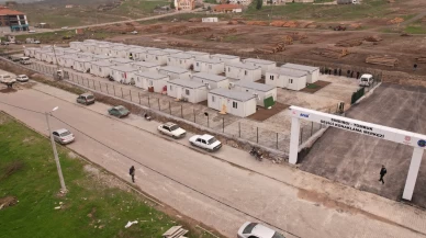 Sındırgı'da depremzedeler geçici yaşam merkezine yerleştiriliyor