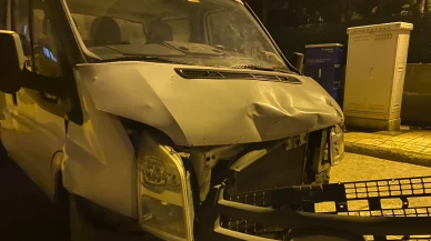 Bursa’da belediye otobüsüyle kamyonet çarpıştı: Şans eseri yaralanan olmadı