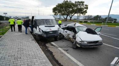 Havran’da minibüs ile otomobil çarpıştı: 1 ölü, 4 yaralı