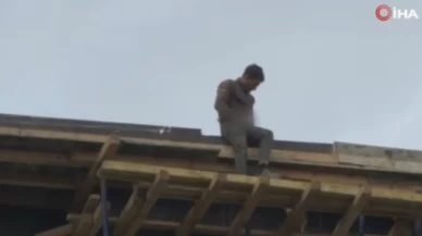 Bolu’da maaşlarını alamayan işçiler yurt inşaatının çatısında eylem yaptı