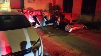 Üsküdar’da feci gece: Direksiyon hakimiyetini kaybeden sürücü duvara böyle çarptı!