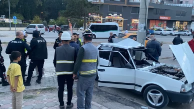 Adana’da kontrolden çıkan otomobil elektrik direğine çarptı: 3 yaralı