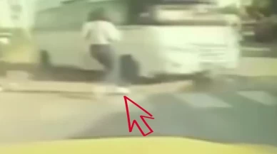 Adana’da minibüs dehşeti: Yaya kıl payı kurtuldu, 4 araç hasar gördü