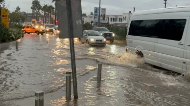Bodrum'u sağanak vurdu: 1 evi su bastı, yollar göle döndü!