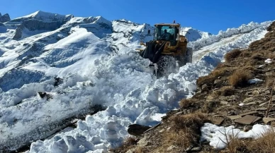 Kar yağışı sonrası üs bölgelerine ulaşım için çalışmalar sürüyor