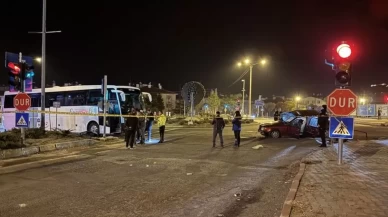 Nevşehir'de otomobil tur otobüsü ile çarpıştı: 2 ölü, 3 yaralı