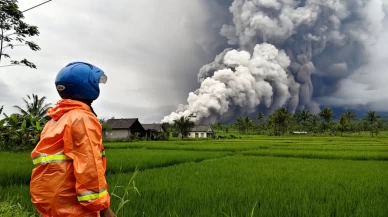 Semeru Yanardağı'nda mahsur kalan 178 dağcı kurtarıldı
