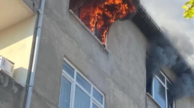 Kartepe'de korkutan yangın: 4 katlı binanın en üst katı alevlere teslim oldu