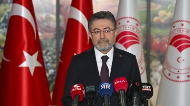 Bakan Yumaklı: İzmir'de son tüketim tarihi geçmiş 30 ton gıda ele geçirildi