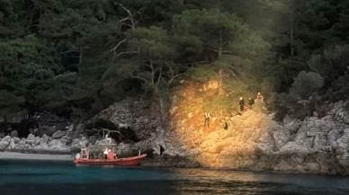 Muğla’da kayalıklarda mahsur kalan 15’i çocuk 21 kaçak göçmen kurtarıldı