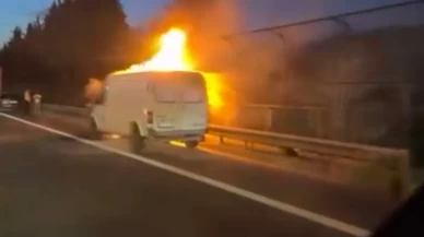 Beşiktaş’ta TEM Otoyolu’nda minibüs alev aldı! Trafikte panik anları