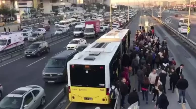Zeytinburnu'nda metrobüs kazası