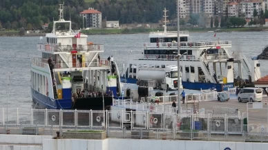 Bozcaada ve Gökçeada feribot seferleri fırtına nedeniyle iptal edildi