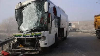 Çanakkale-Van seferini yapan yolcu otobüsü kaza yaptı