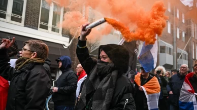 Protesto büyüdü, polis gözaltılara başvurdu