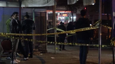 Baba ve oğlu bıçakla yaralandı