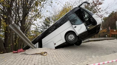 Tur otobüsü şarampole düştü