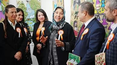 Çanakkale'de 73 yaşındaki Hakime teyzenin yaptığı resimlerden oluşan sergi açıldı