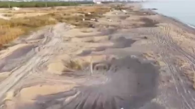 Antalya’da sahilden çalınan 50 kamyon kum geri döküldü: dev çukurlar ortaya çıktı