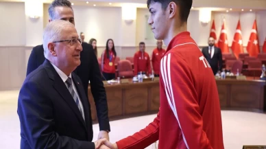 Bakan Güler, Taekwondo Milli Takımı'nı kabul etti