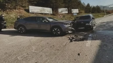 Azdavay’da iki otomobil kafa kafaya çarpıştı: 3 yaralı