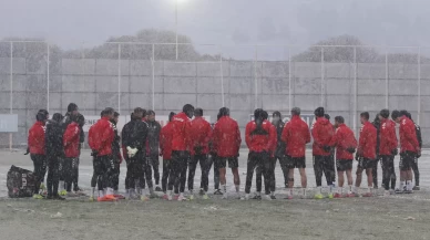 Sivasspor, kar altında çalıştı