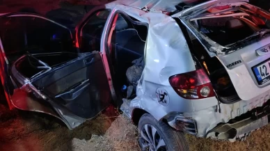 Konya’da otomobil şarampole devrildi