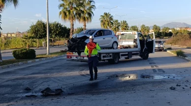 Antalya Manavgat’ta virajı alamayan otomobil palmiyeye çarptı: Sürücü yaralandı
