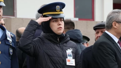 Şehit kardeşinden yürek yakan karşılama! Ağabeyinin kepini takarak selam durdu!