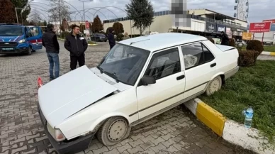 Kamyonet otomobile çarptı: 2 yaralı