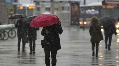 Pendik’te sokaklar beyaza kaplandı, İstanbul’da soğuk hava etkili