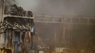 Balıkesir’de çerçeve ve kapı üretimi yapan atölye alevlere teslim oldu