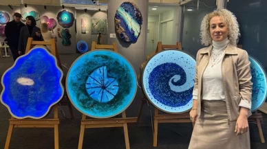 “Zamanın Ötesinde”: İffet Saraçoğulları’ndan zamansız bir durak