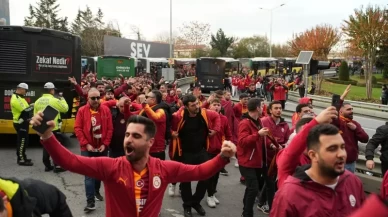 Galatasaray taraftarları derbi için stada geldi