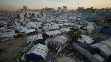 İsrail ateşkese rağmen 26 bin yardım tırını engelledi