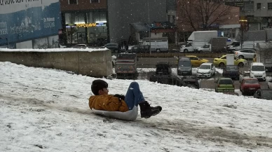 Erzurum’da kar sürprizi: Çocuklar mahalle aralarında eğlenceyi doruğa çıkardı