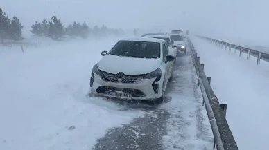 Sivas-Kayseri kara yolu ulaşıma kapandı