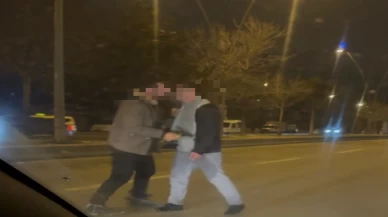 Kayseri’de akılalmaz olay! Tırın önüne atlayıp yolu kapattı