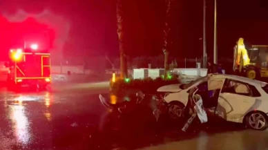 Söke’de yağışlı yolda kontrolden çıkan otomobil orta refüje savruldu