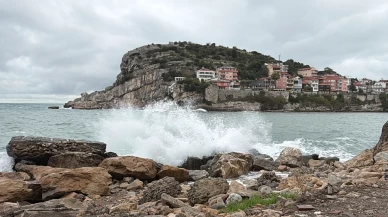 Bartın'da fırtına alarmı! Dalga boyları 3 metreyi aştı, gemiler demir attı