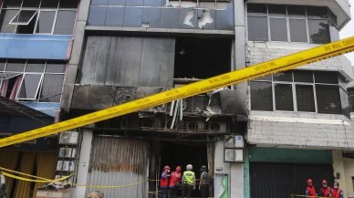 Endonezya'da 7 katlı binada yangın: 22 ölü