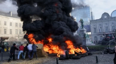 Avrupalı çiftçiler, Brüksel'de sokakları traktörlerle kapattı