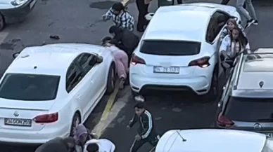 Bu sefer kavga sokakta değil, adliye önünde: O anlar kamerada